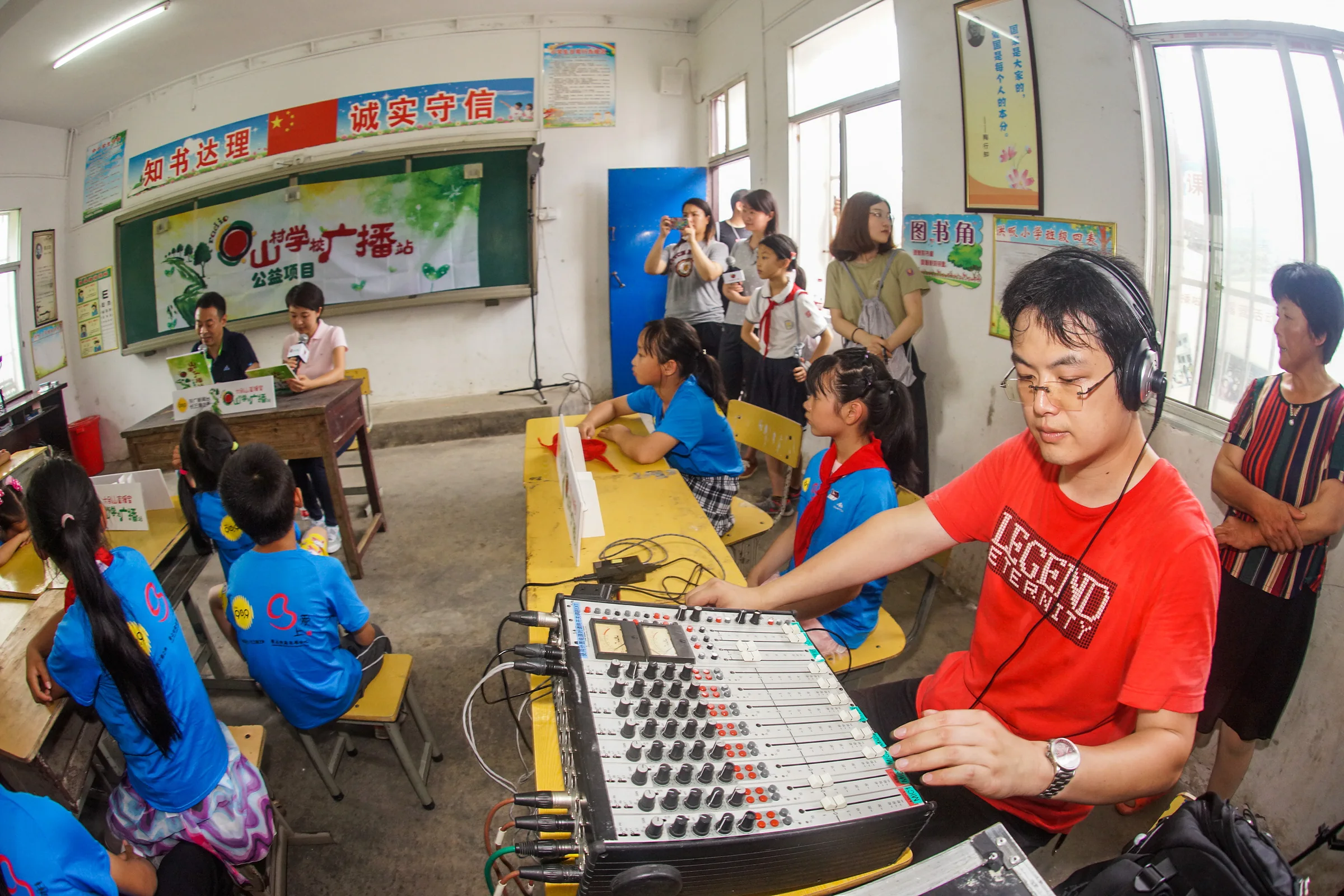 洪畈小学广播室现场