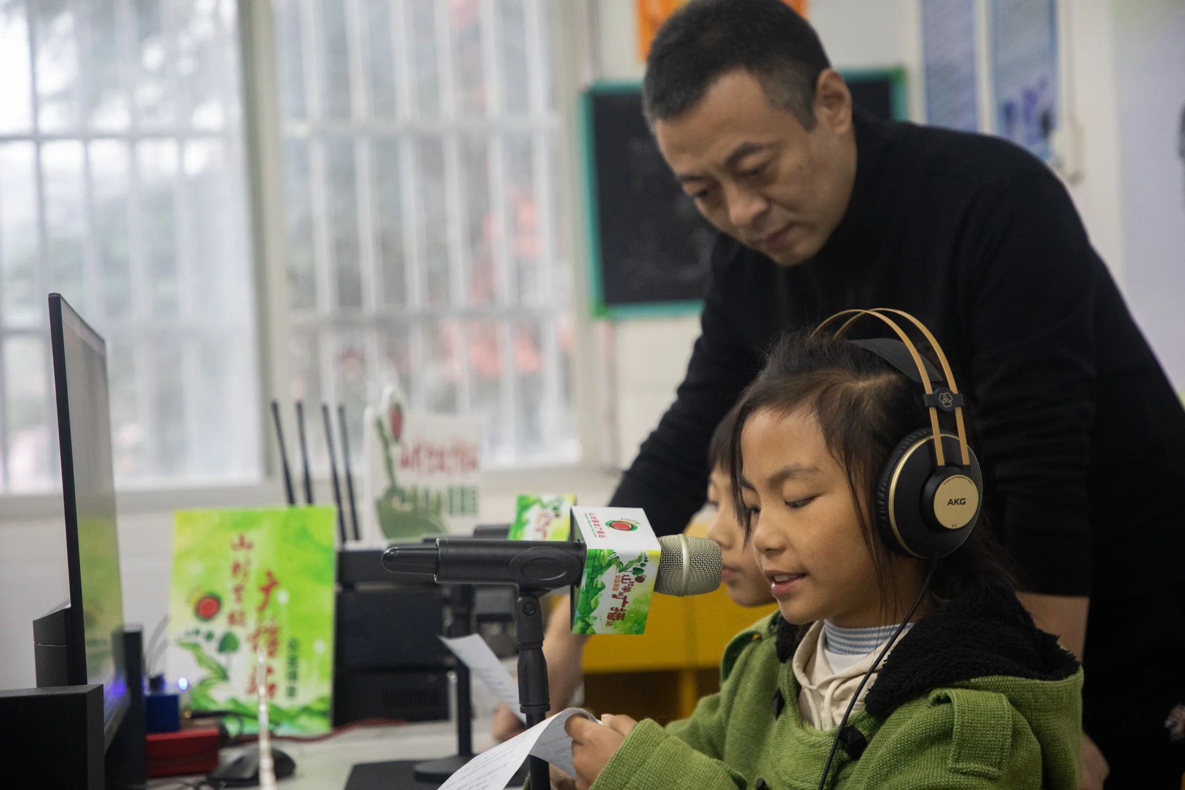 青山希望小学广播室现场