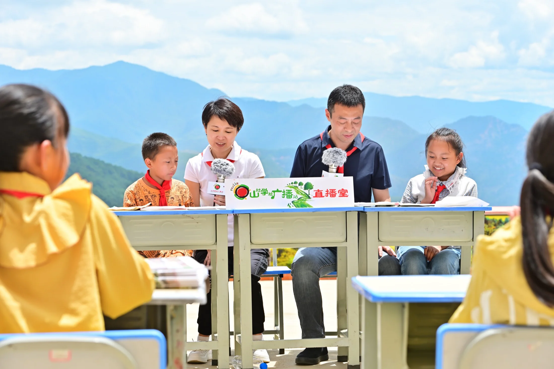 义隆小学校园与山间广播活动