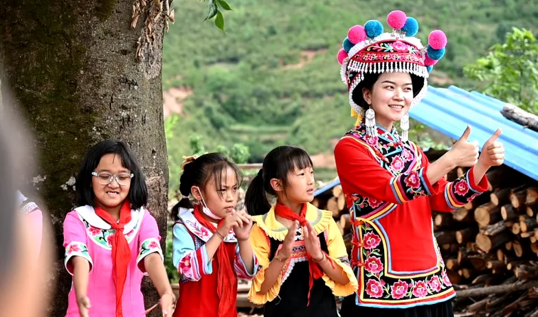腊湾民族小学山村学校广播站开播了,梦想和歌谣在山谷回响!项目记录图片