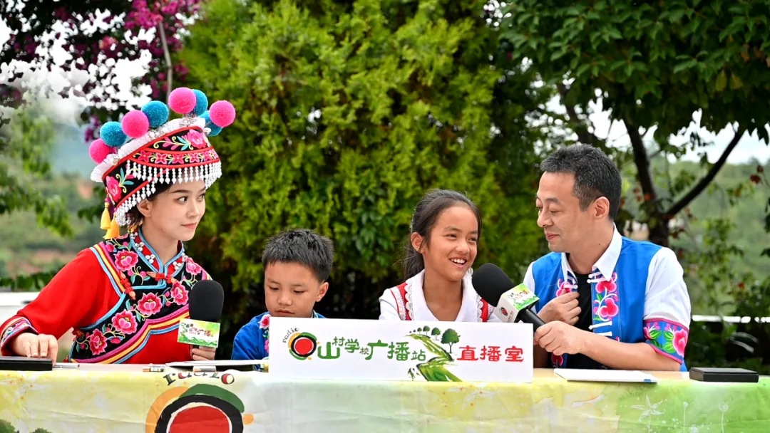 腊湾民族小学山村学校广播站开播了,梦想和歌谣在山谷回响!项目记录图片