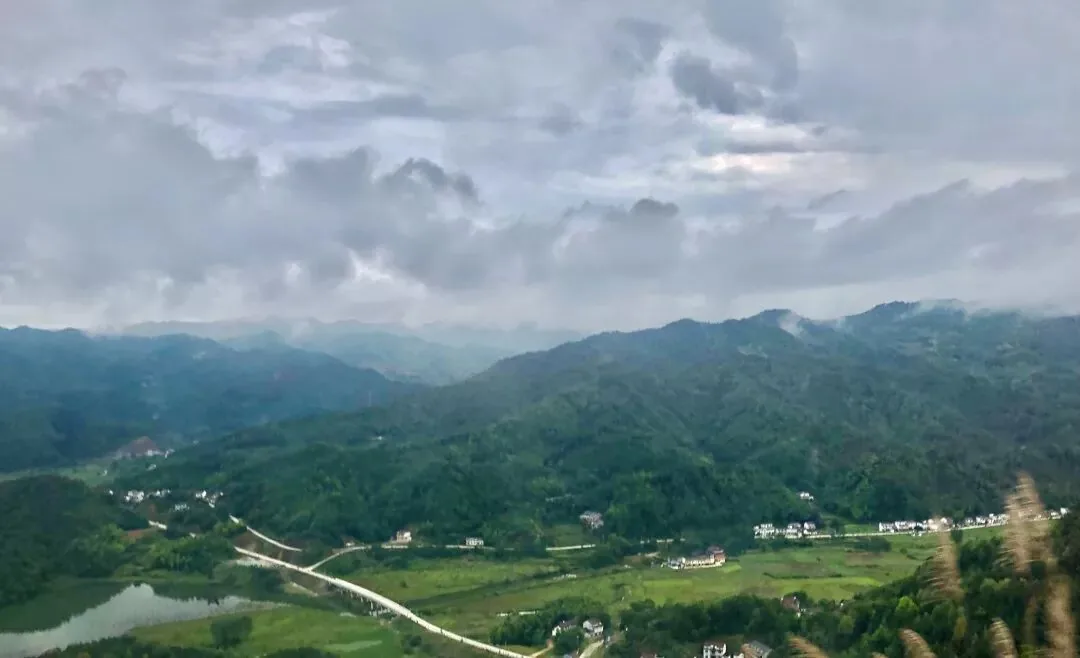 千里之外,又一座“山村学校广播站”开播了!项目记录图片