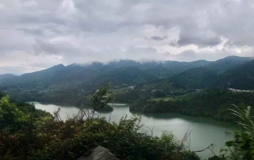 千里之外,又一座“山村学校广播站”开播了!项目记录图片