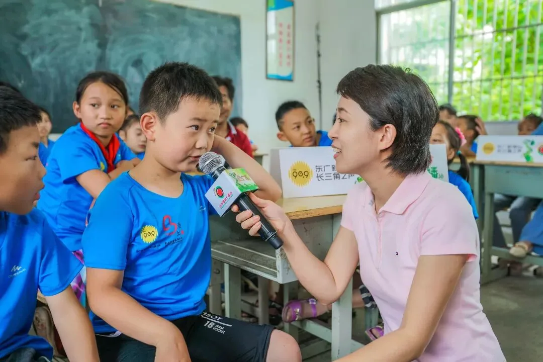 千里之外,又一座“山村学校广播站”开播了!项目记录图片
