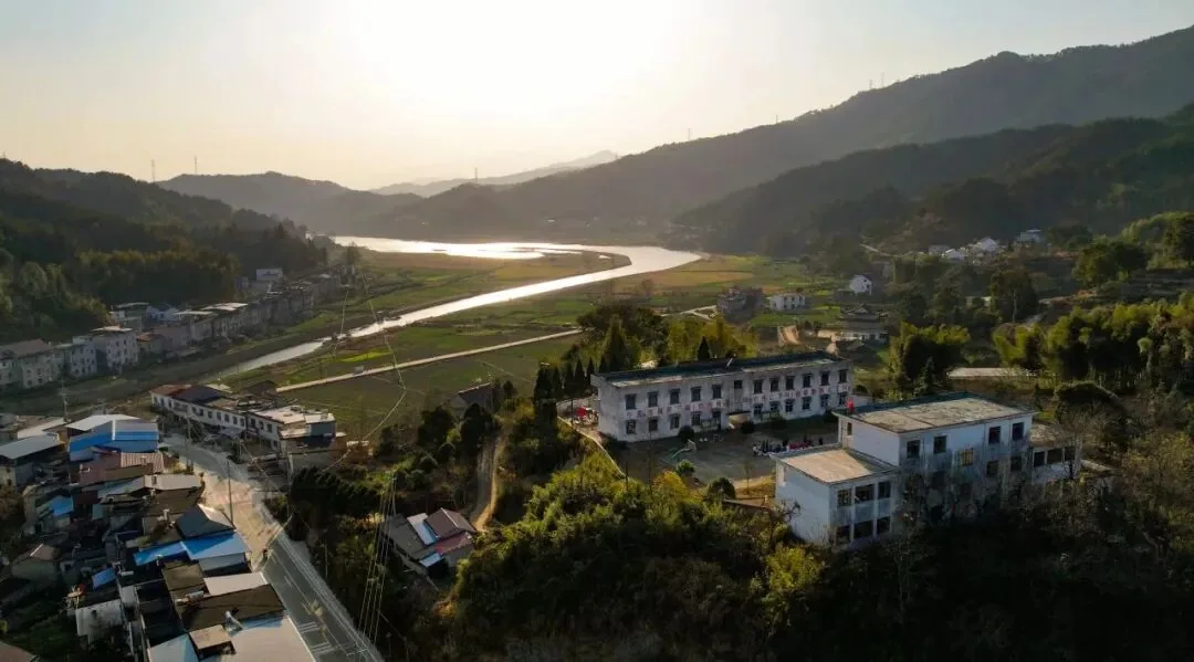 听见梦想｜大别山王畈小学·山村学校广播站开播了！项目记录图片