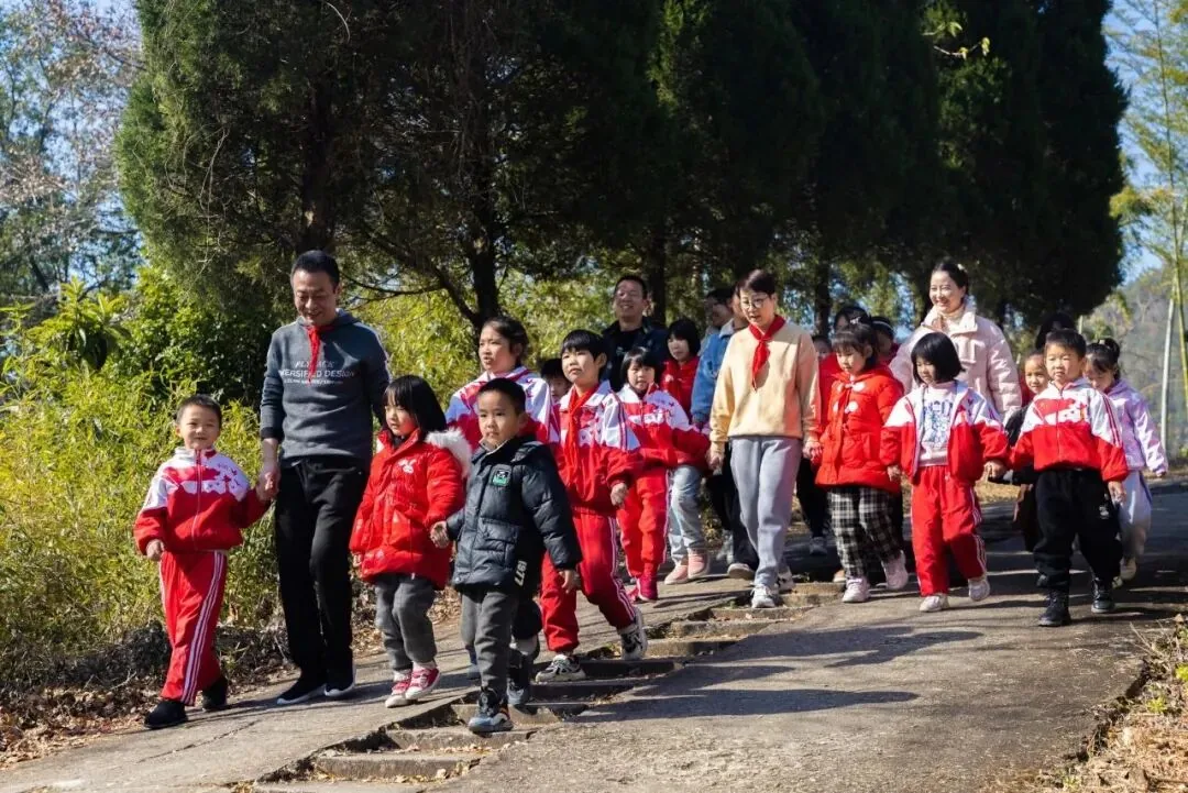 听见梦想｜大别山王畈小学·山村学校广播站开播了！项目记录图片